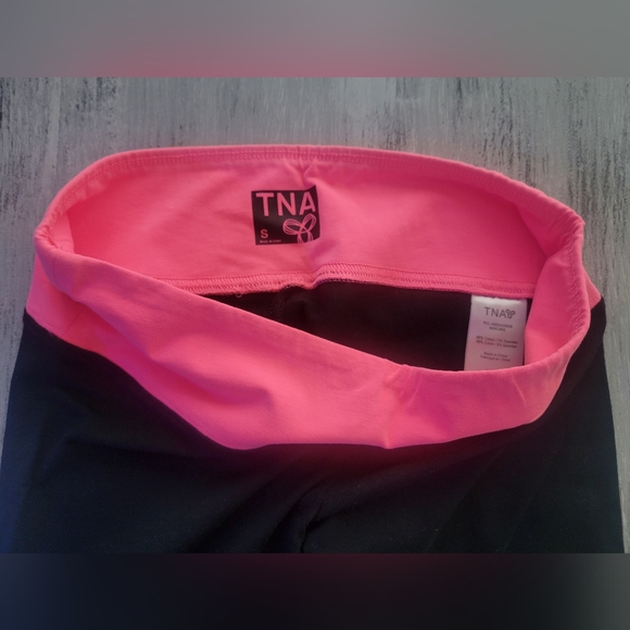 Vintage TNA leggings - Picture 3 of 3